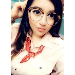 Meet your Posher, Monica